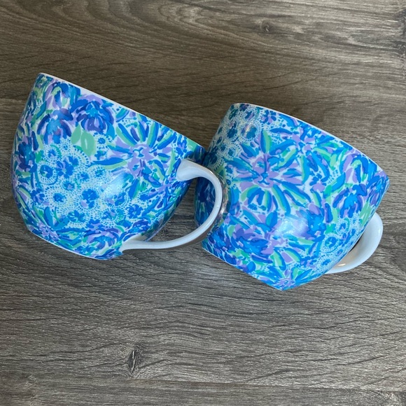 🟢mix and match 2 for $20🟢 Lilly Pulitzer Ceramic Mugs (set of 2) - Picture 4 of 5